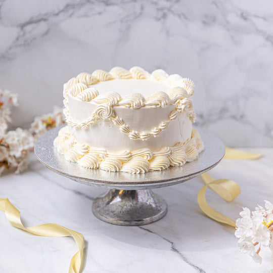 Lambeth Celebration Cake - White