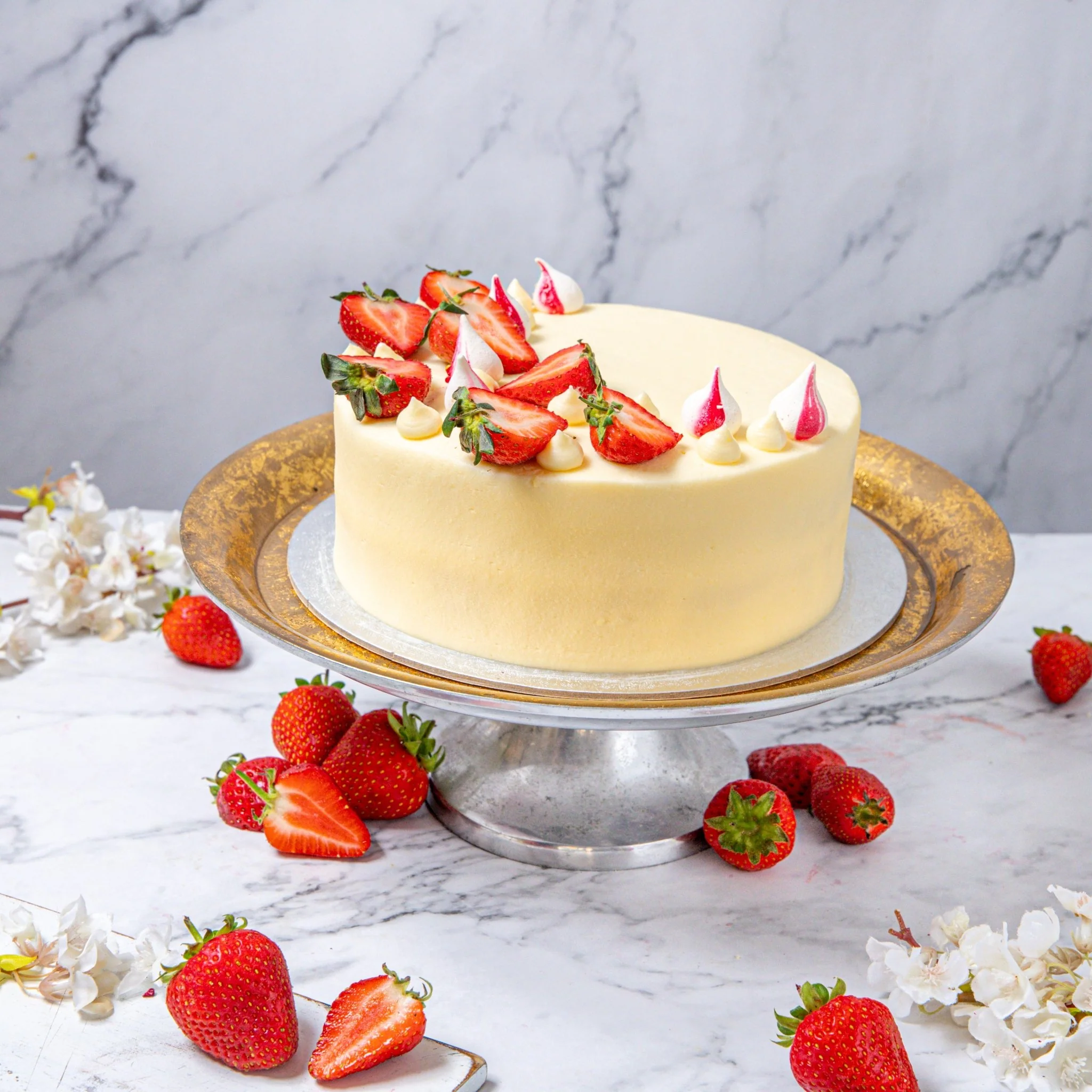 Would i be able to get a full border of strawberries on top of the cake instead of half?