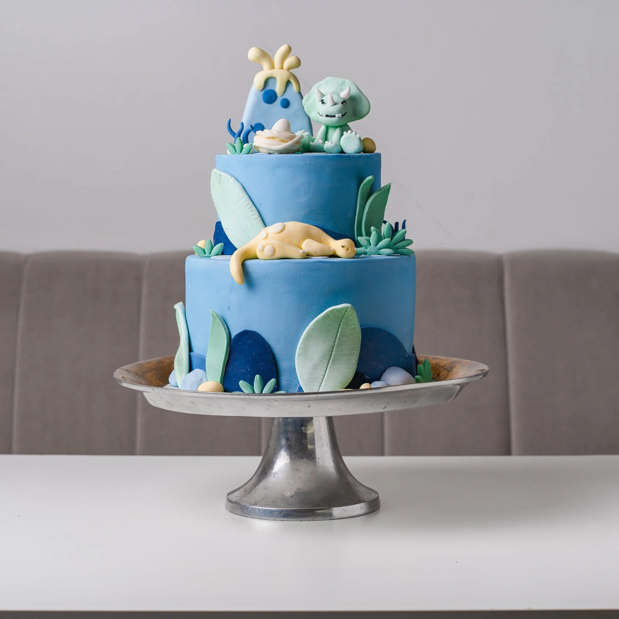 Would it be possible to change the colour of the cake to pink/ purple?