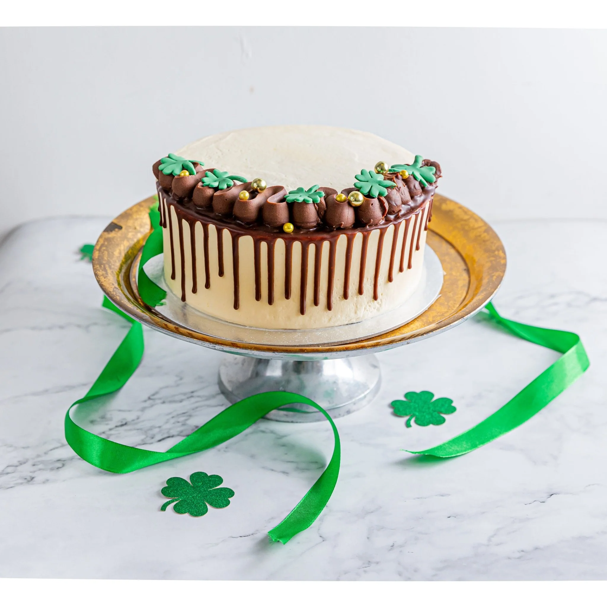 Could the guiness cake be done in dark colour not white?