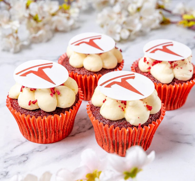 How to choose the correct cakes for your corporate event - Jack and Beyond
