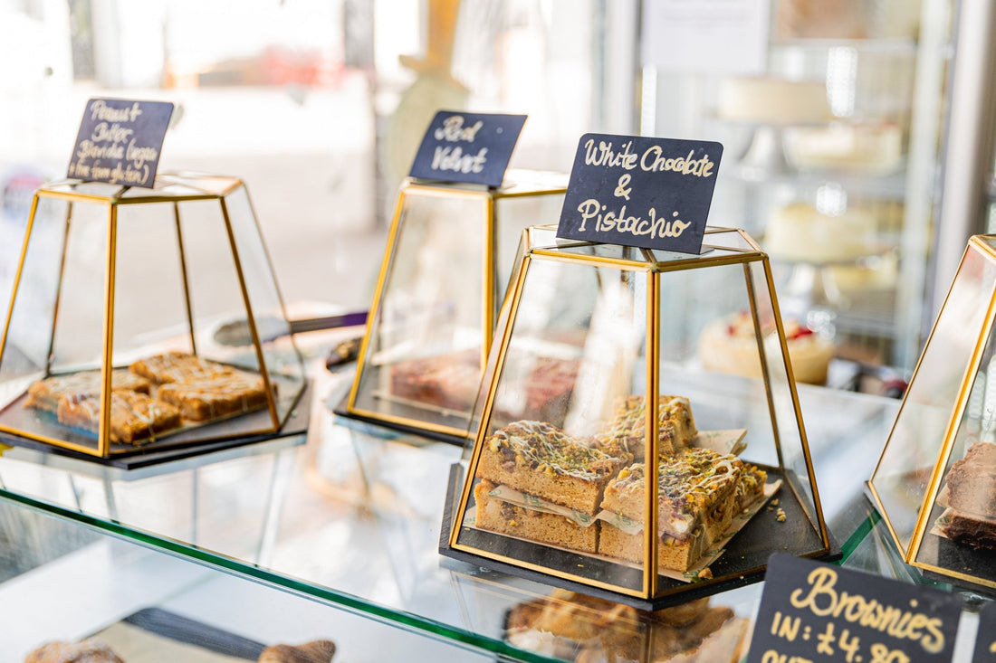 How to display your cakes and sweet treats for a party - Jack and Beyond