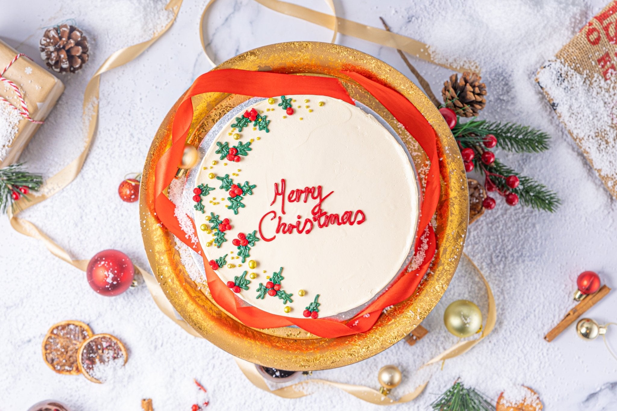 Our Top Creative and Festive Ideas for Decorating Your Christmas Cake