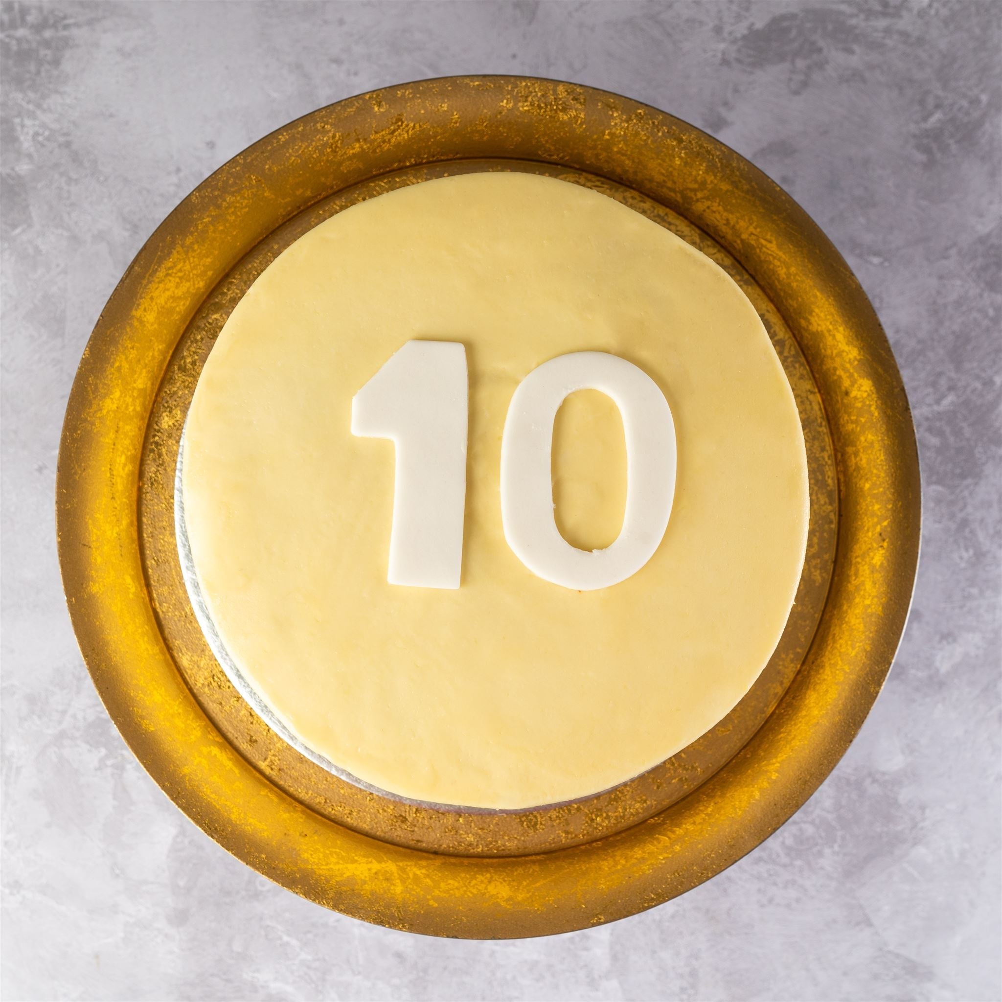 Chocolate Birthday cake with golden number 10, 3D rendering Stock Photo by  ©alexlmx 159520224